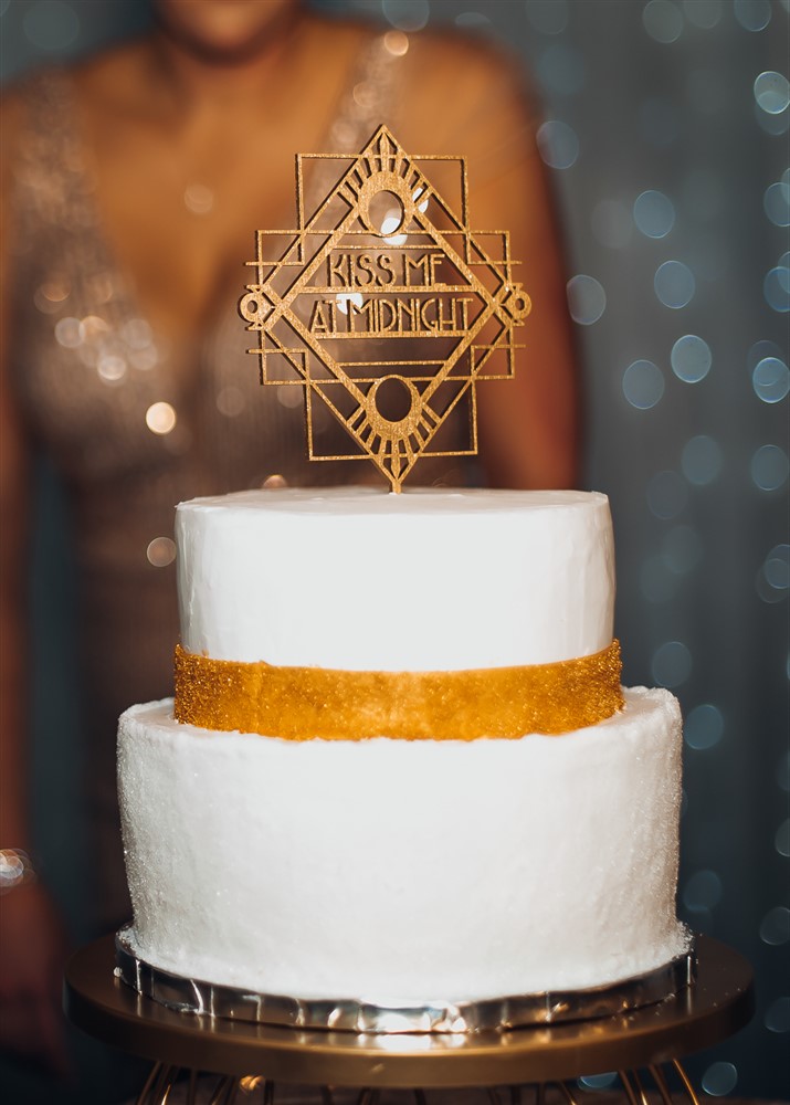 gold nye wedding cake