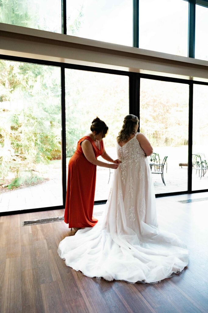 Honoring Mom on Your Wedding Day: Meaningful Mother’s Day Inspired Wedding Moments