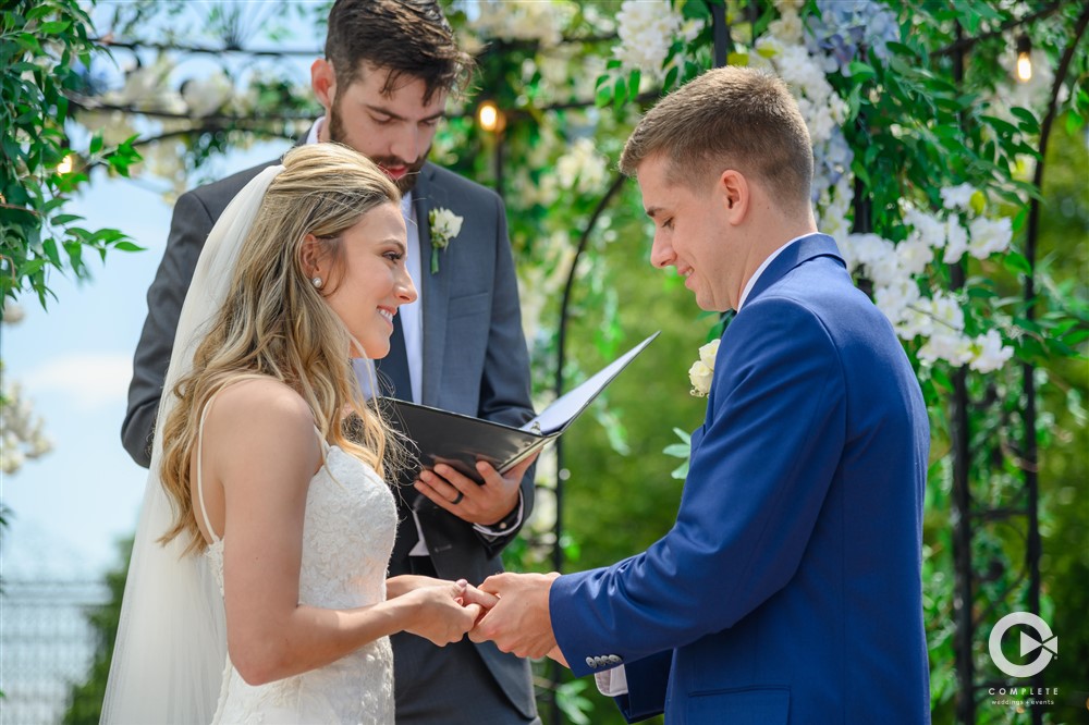 Vow Writing Tips from Wedding Experts