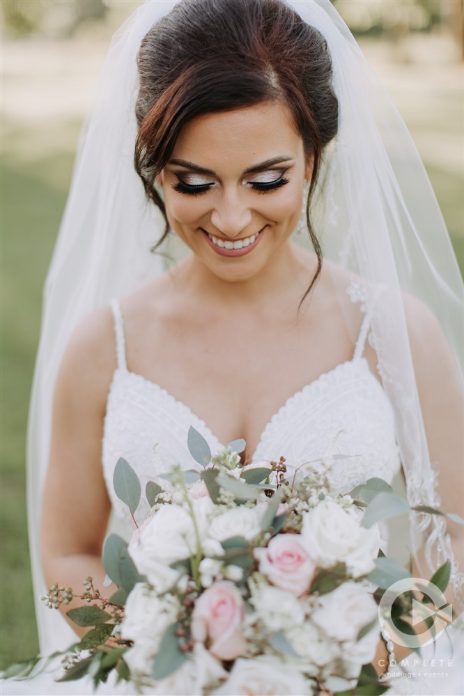bride with pink and white roses