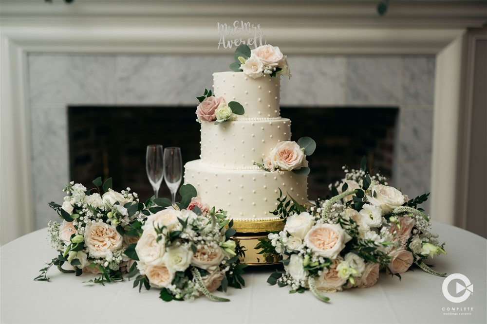 White Oak Estate Wedding Cake