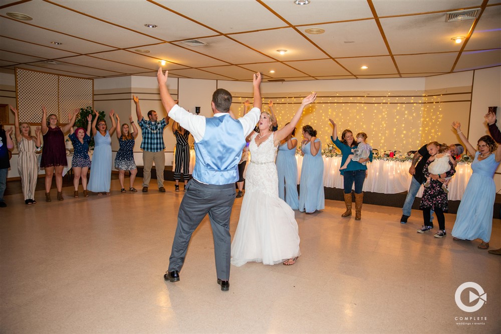 Bride+Groom dancing on dance floor