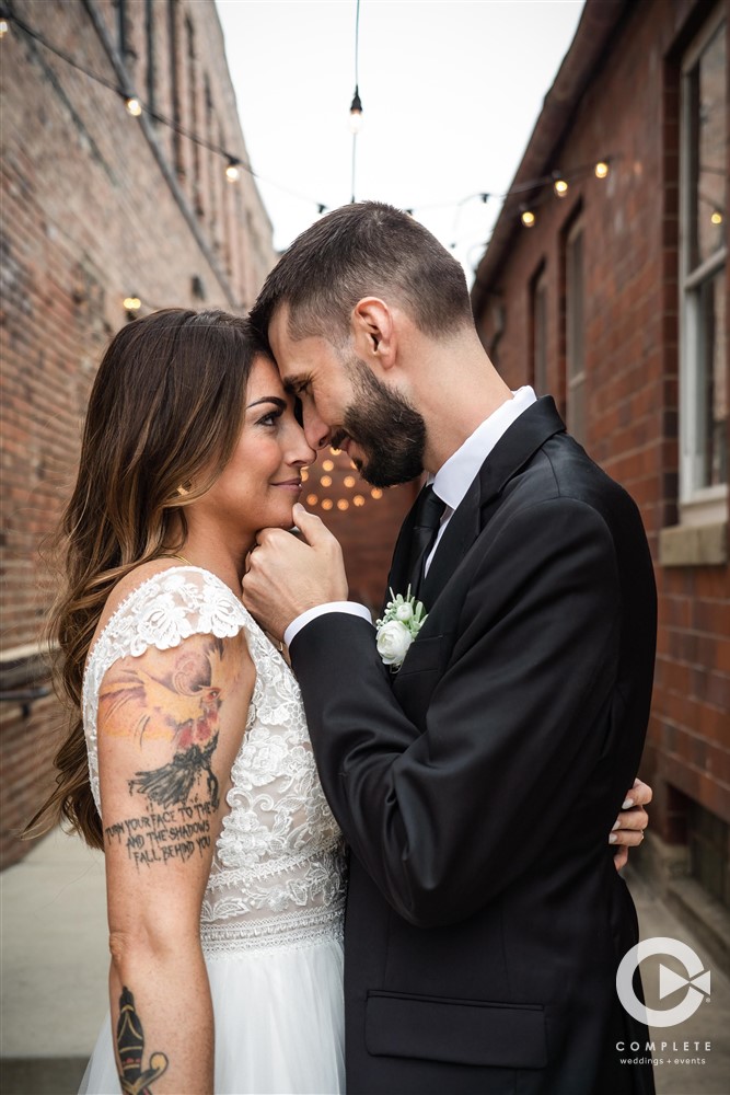 alleyway wedding photos