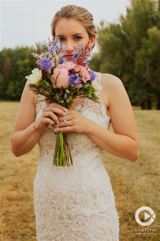 Bride with wedding bouquet in Illinois