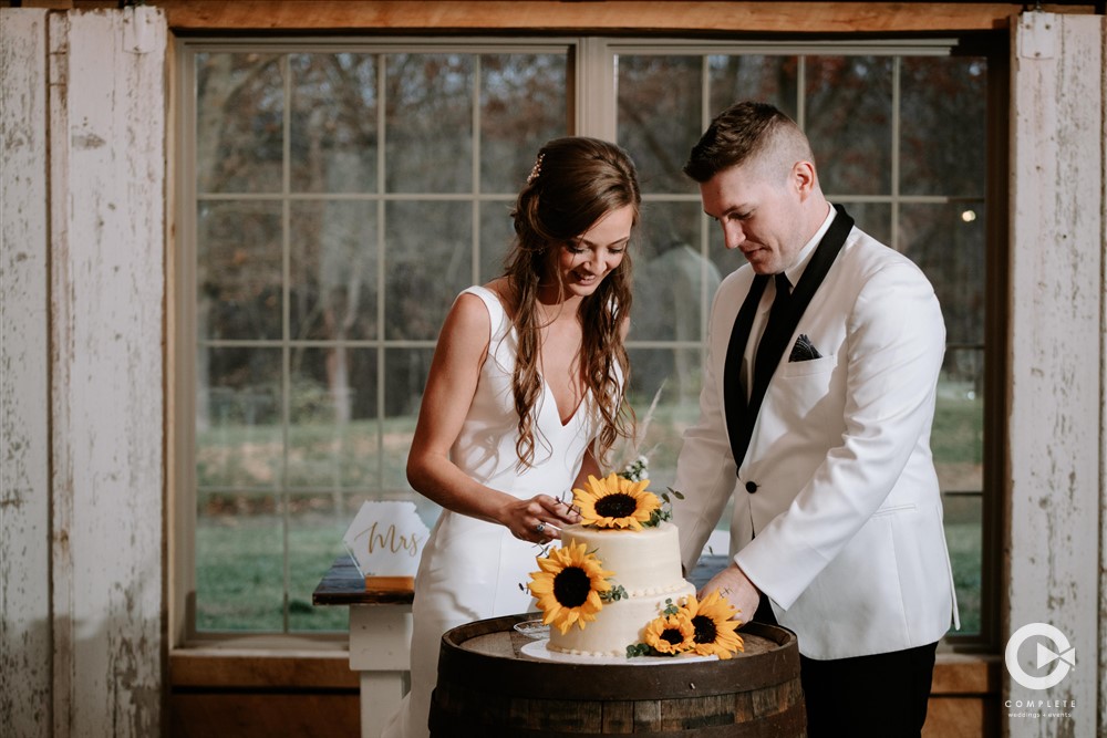 Rustic Modern Illinois Wedding, Complete Weddings + Events Photography, Boho Illinois Wedding