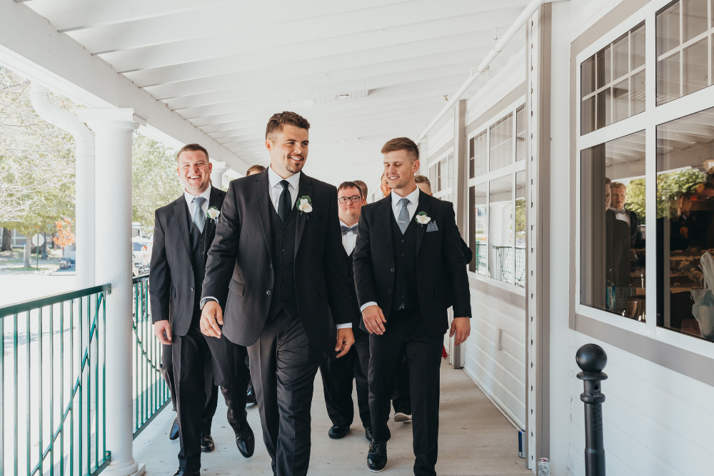 groomsmen candid photos