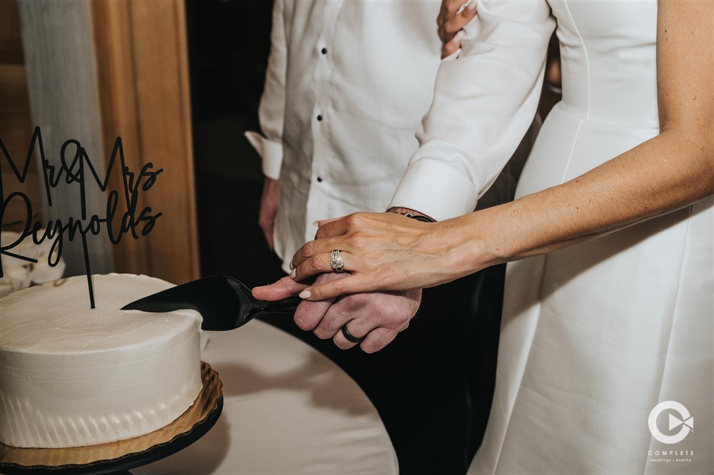 wedding cake cutting