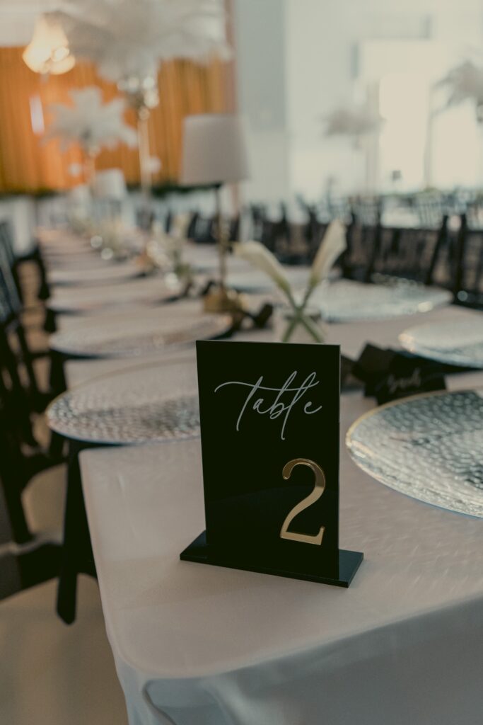Table with open seating