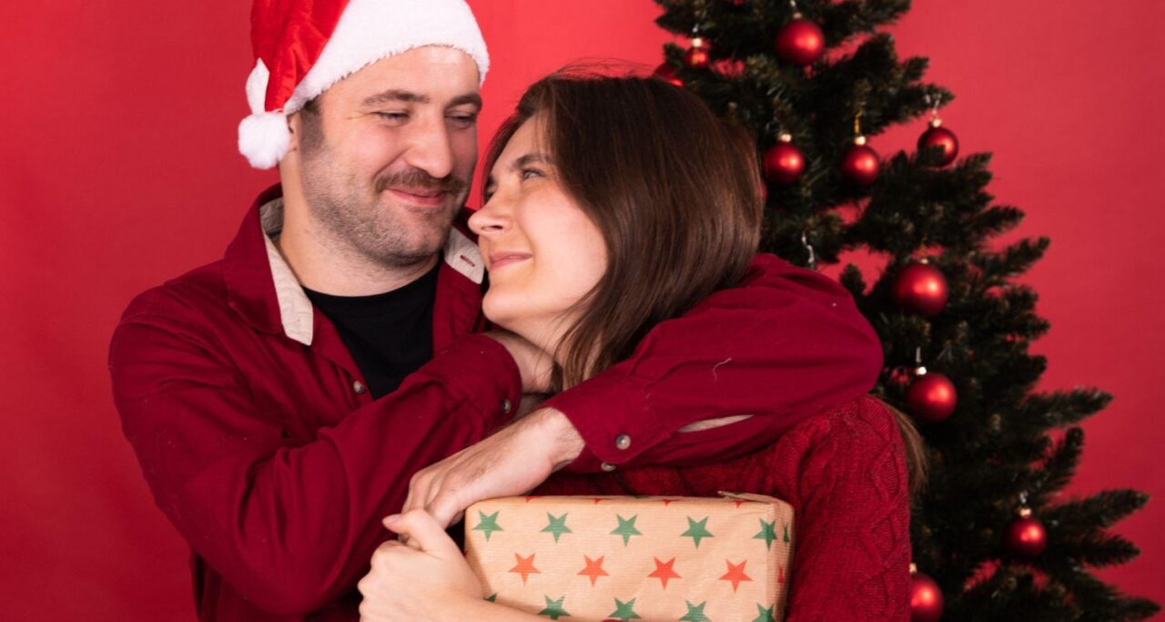 Christmas Gift Ideas for your Partner While Saving for the Wedding