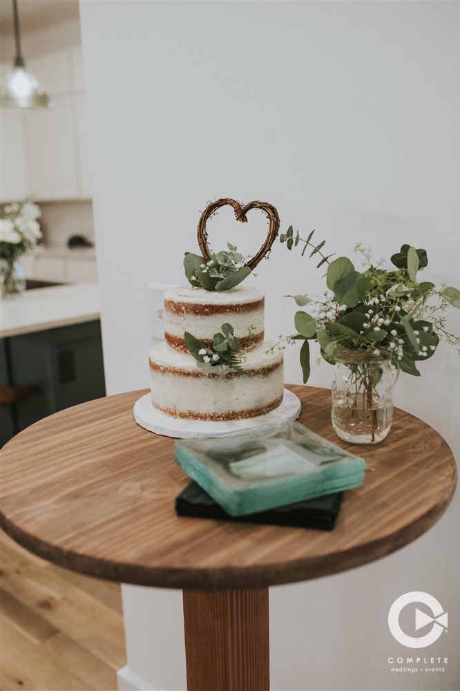 wedding cake. micro wedding, complete weddings and events