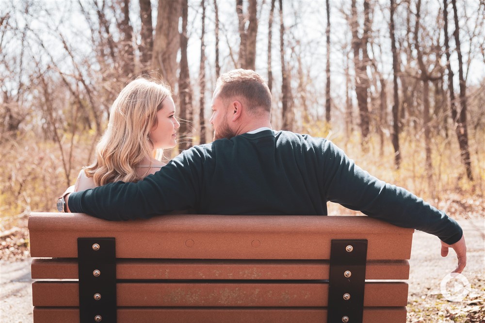 Don’t Make These Wedding Planning Mistakes ENGAGEMENT PHOTOS, PARK BENCH, LOVE, COUPLE