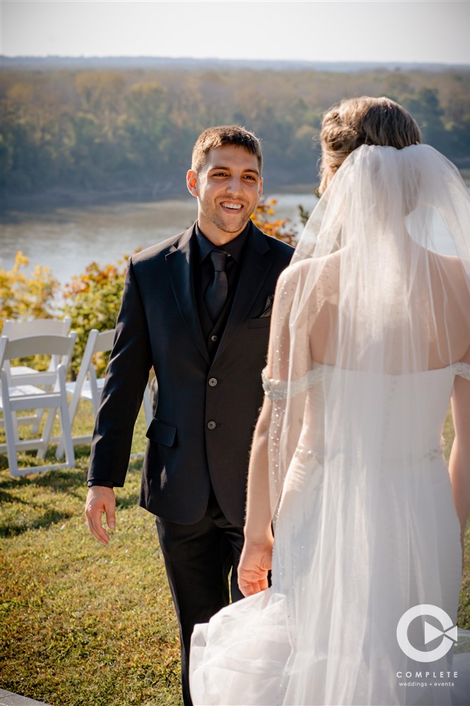 BRIDE, GROOM, FIRST LOOK, WEDDING DAY shot list