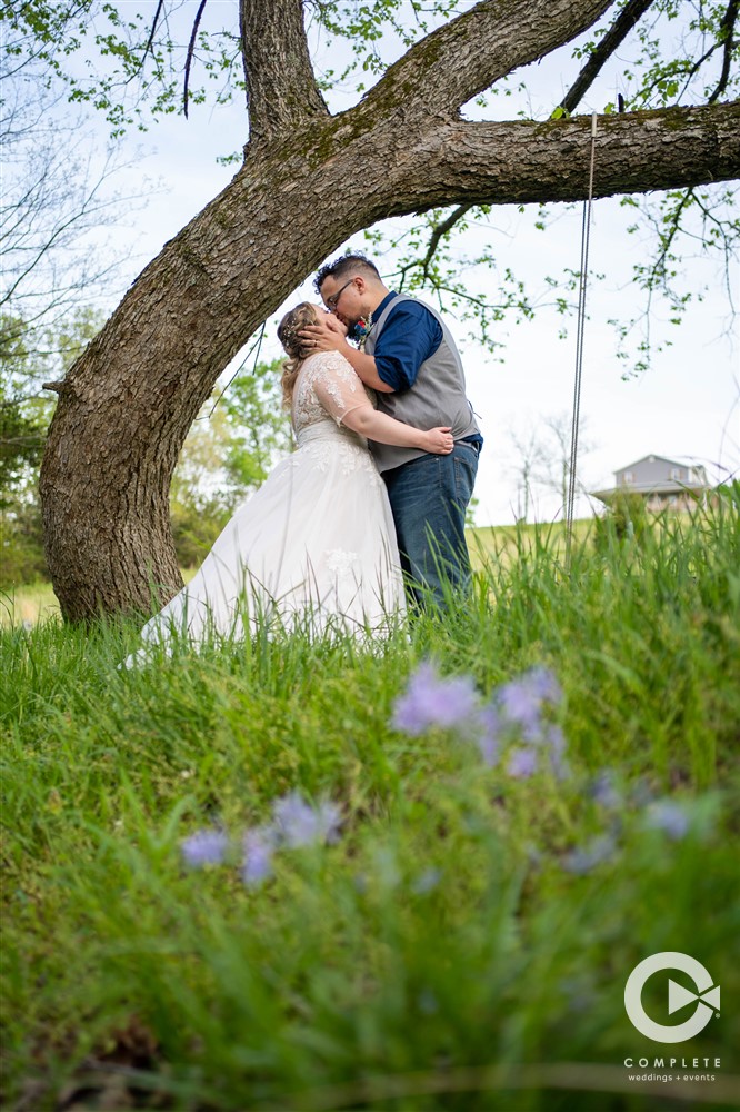 BRIDE & GROOM PHOTOS, WEDDING DRESS, OUTSIDE