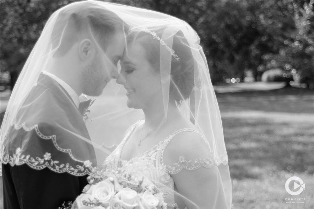 BRIDE AND GROOM, WEDDING DAY PHOTOS