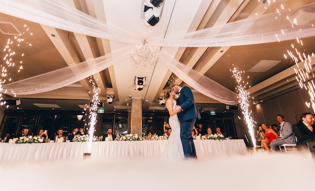 How to Create a Beautiful Wedding Seating Plan: Do's and Don'ts
