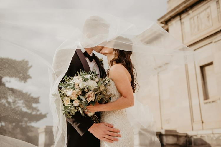 Relocating for Love: How to Plan a Wedding in a New City