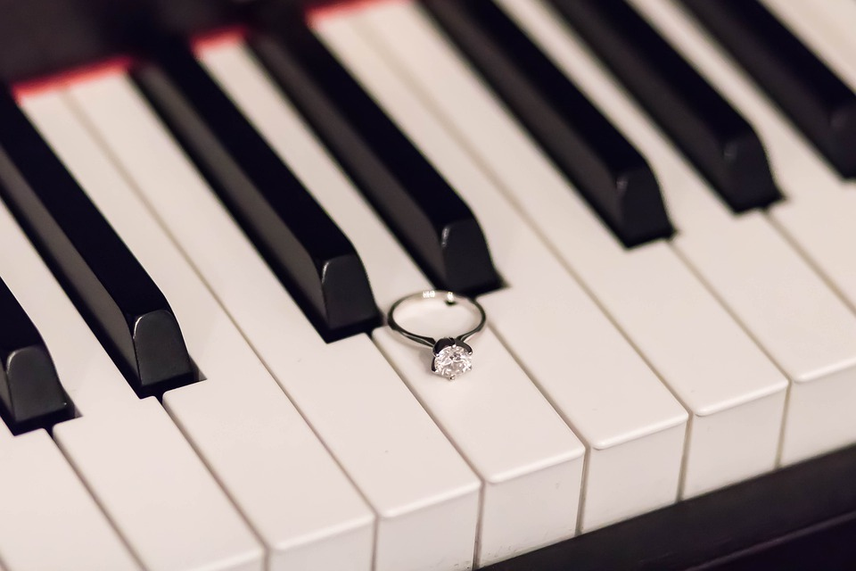 piano and ring