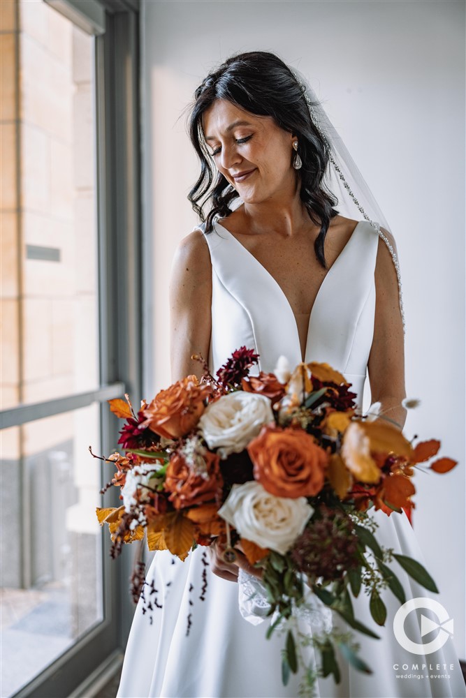 Des Moines Fall Weddings: Cozy Charm Meets Timeless Elegance