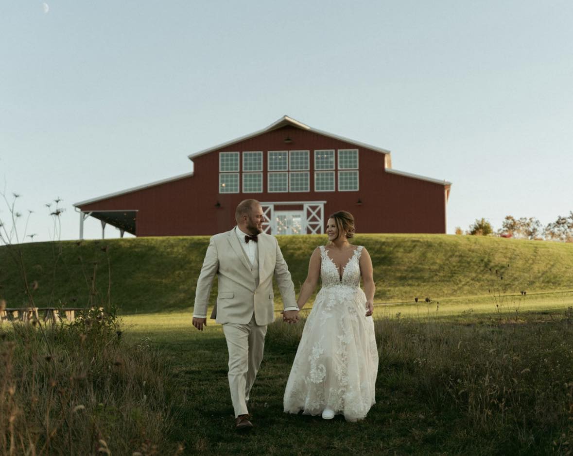 red acre barn iowa wedding venue