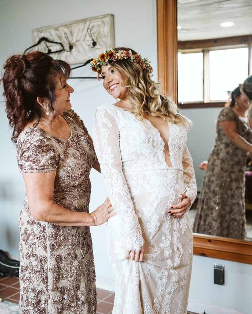 Mother and bride in the bridal suite