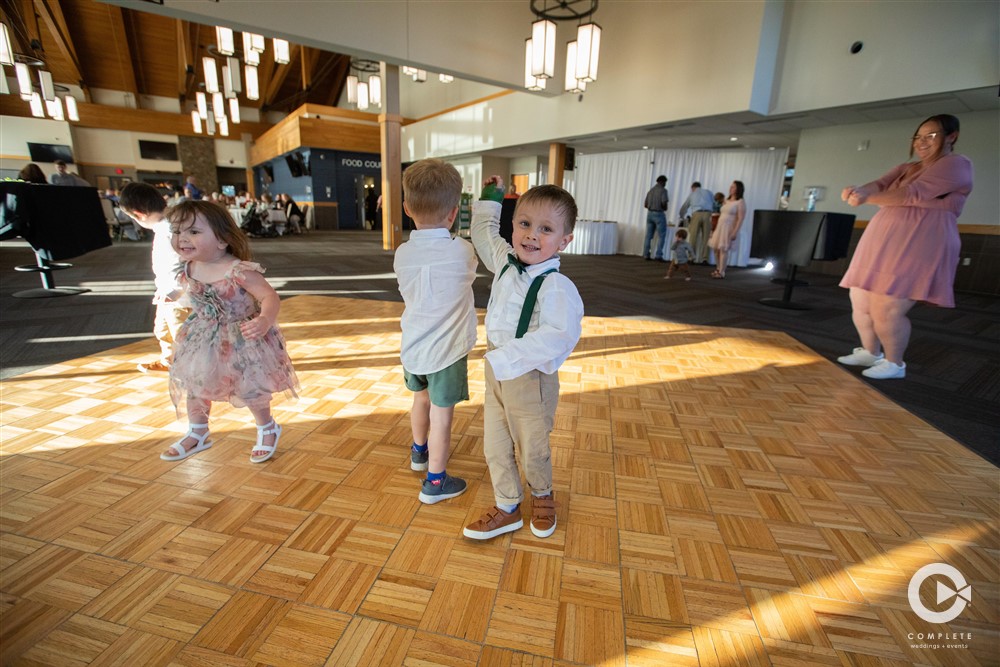 kids dancing