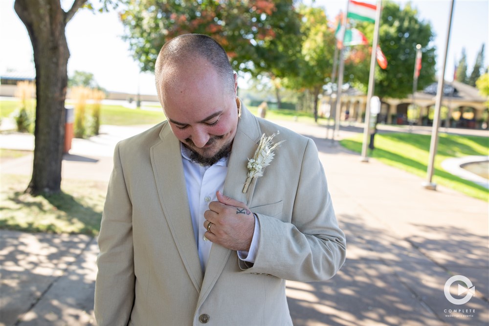 Groom at MN Discovery Center