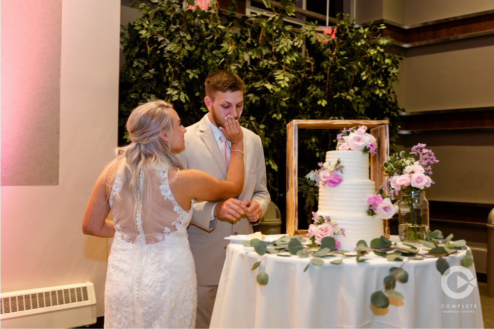 bride and groom smear cake