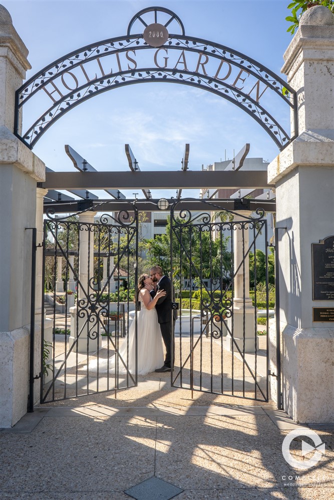 Image of bride & groom at Hollis Gardens Lakeland