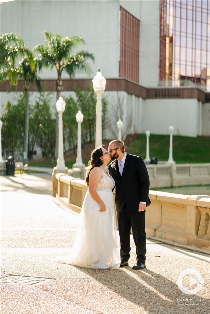 Image of bride & groom at Hollis Gardens Lakeland
