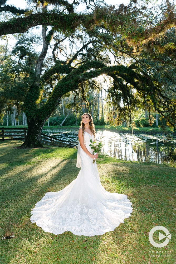 bride at Arching Oaks Ranch