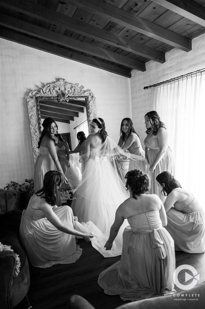 bridesmaids getting ready