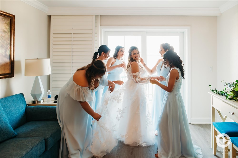 Rhianna with her bridesmaids pre-wedding ceremony in the bridal suite.