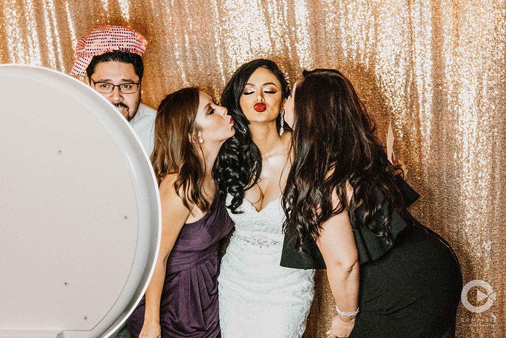 how to start a photo booth business