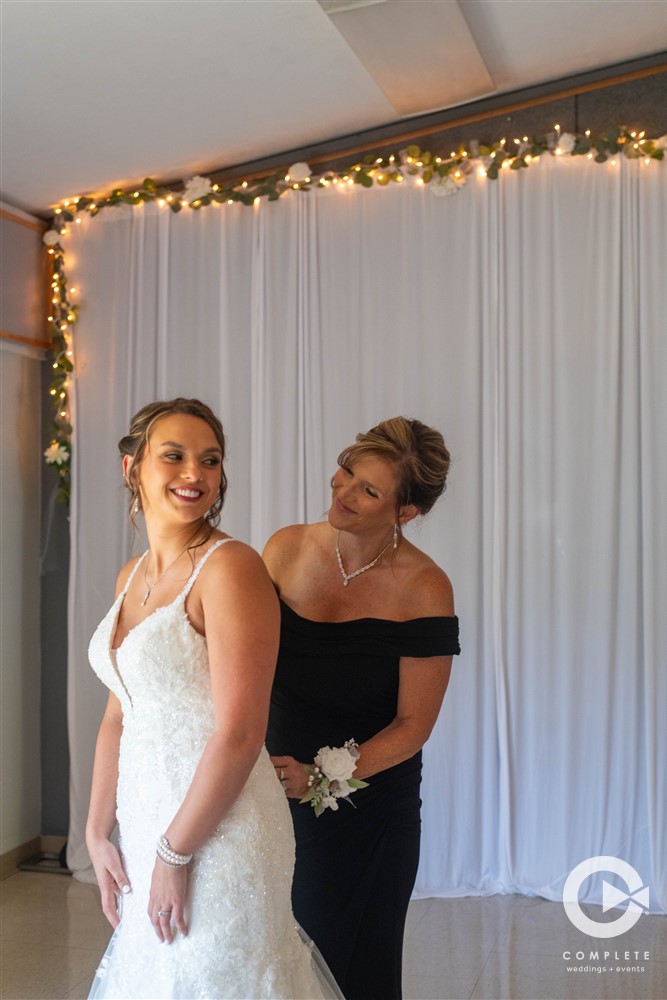 bride & mom getting ready