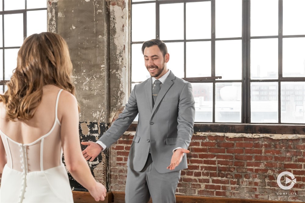 First Look Wedding Photos: What to Know
