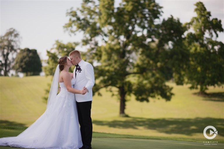 golf course kiss