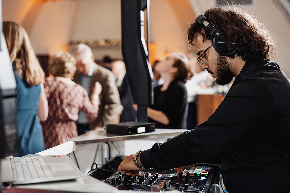 Should I Get a DJ For My Wedding