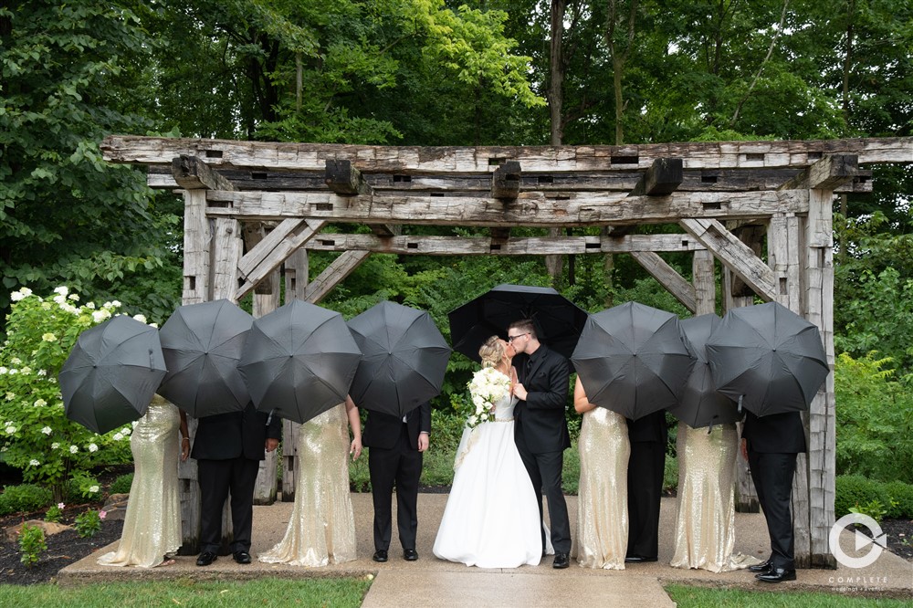 BARN AT BAY HORSE INN WEDDING VENUE GREENWOOD INDIANAPOLIS INDIANA WEDDING PARTY WITH UMBRELLAS