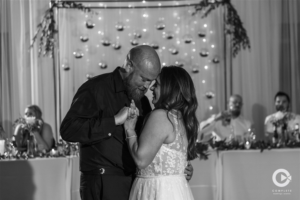 FIRST DANCE, WEDDING DAY