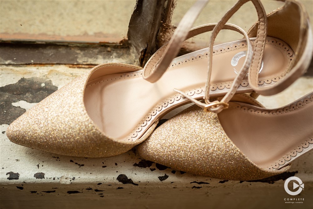 Tied heeled metallic sandals - Shoes - Women | Bershka