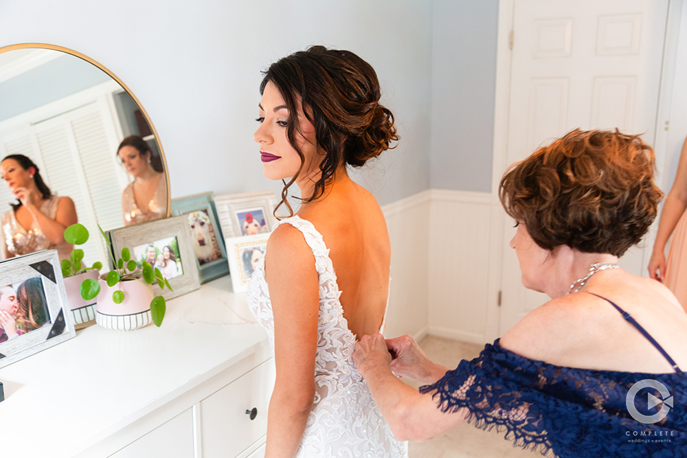 Wedding Morning Planning Getting Ready with Mom