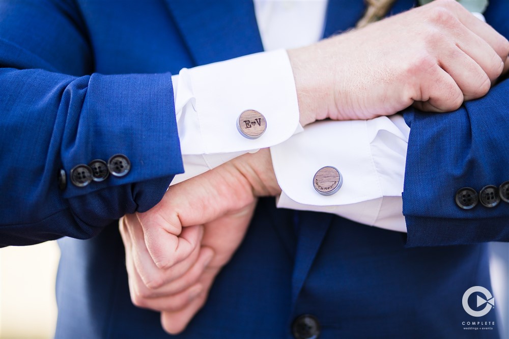 Groom wearing cufflinks | beautiful wedding detail photo