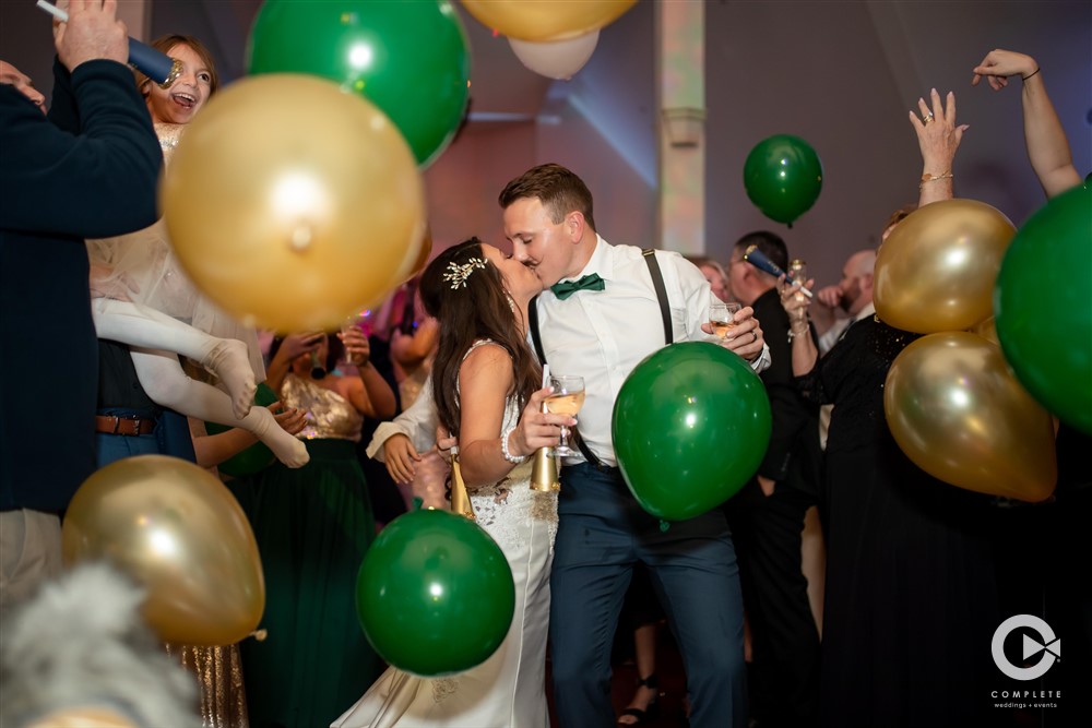 balloon drop during wedding