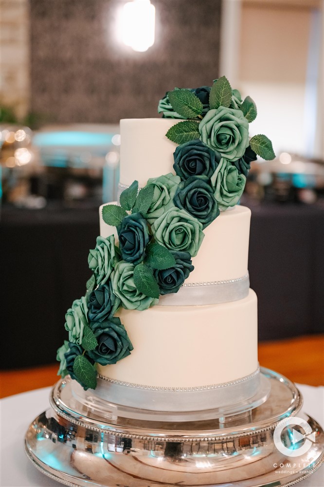 green and white wedding cake