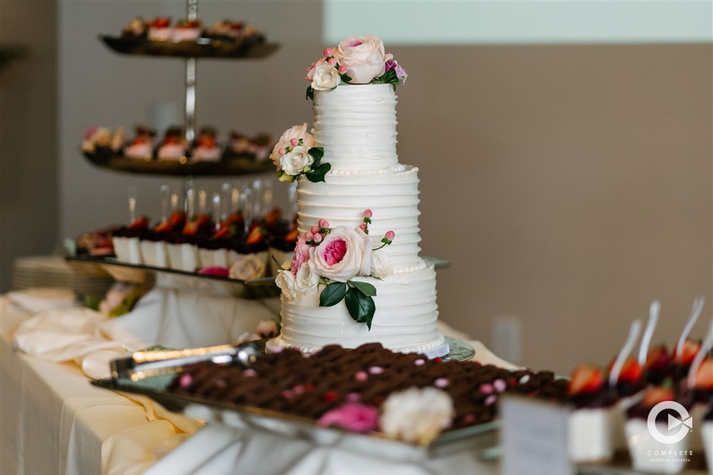 wedding cake table