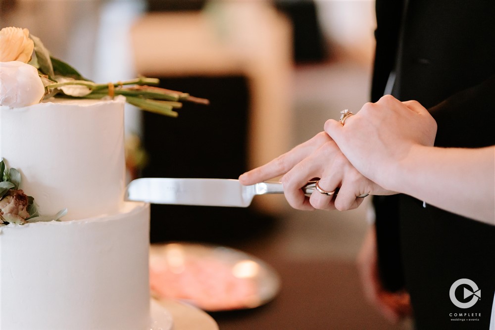 cake cutting photos