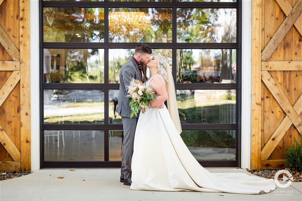 farmhouse wedding Amanda and nick