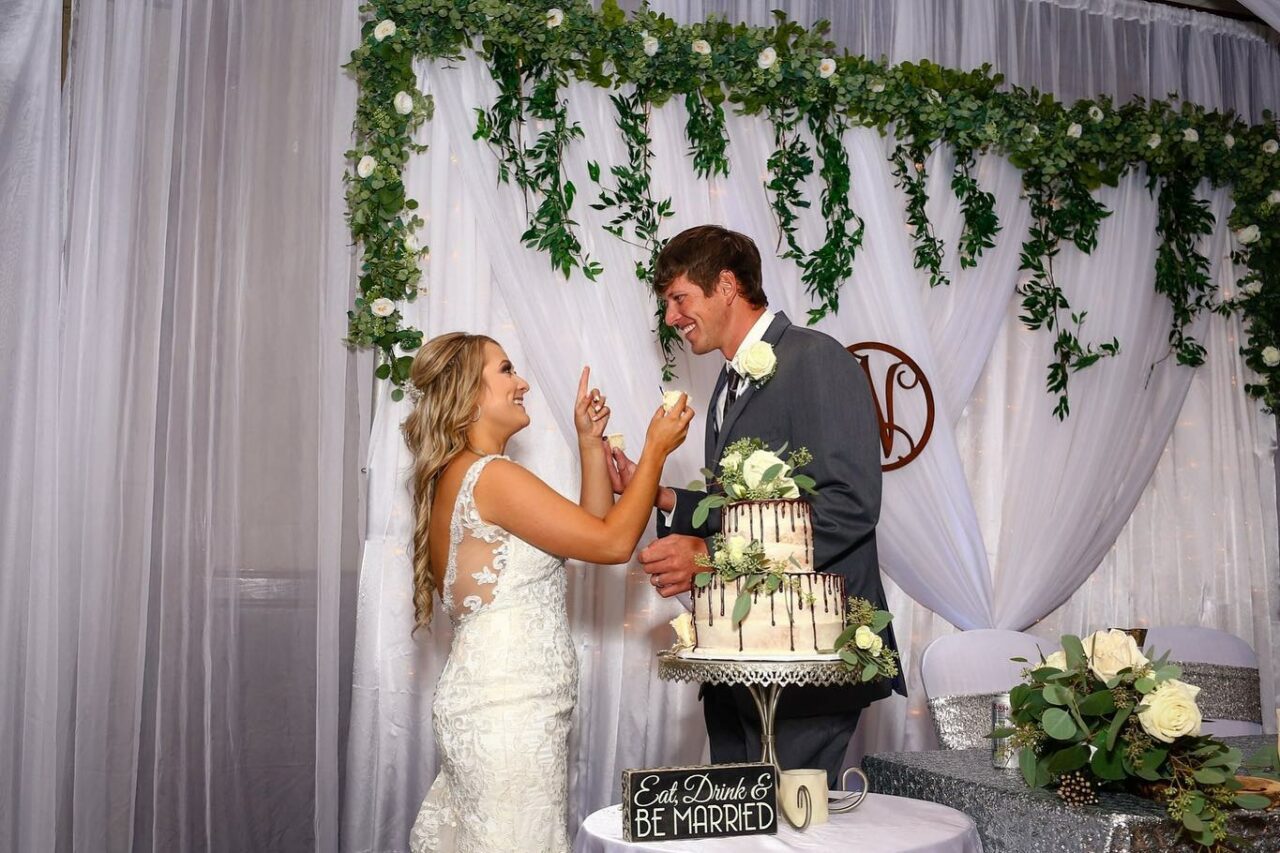 Wedding Cake Cutting