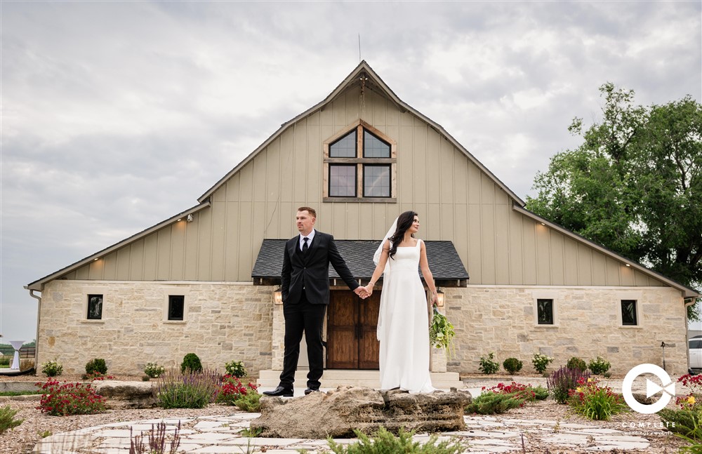 How Much Are Kansas Couples Spending on Weddings in 2025?