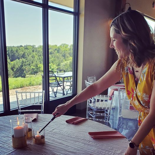 wedding planner lighting candles